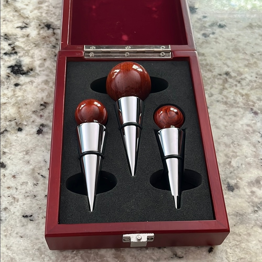Elegant Wine Stopper Set with Wooden Accents